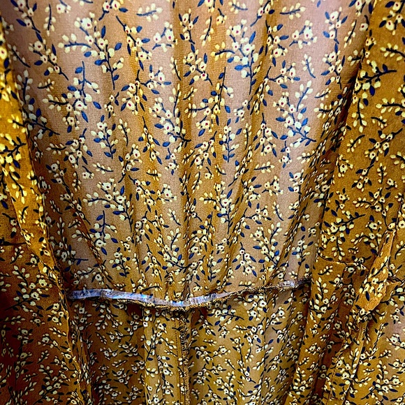 Sleeveless kimono size small. Airy and light with long length. Perfect for fall! - Picture 5 of 6